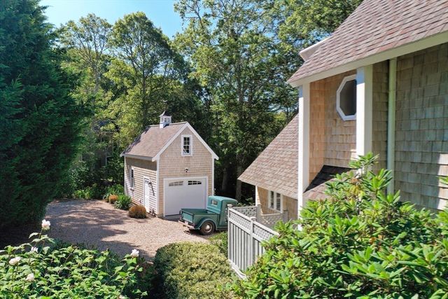 41 Halyard Ln, Mashpee, MA 02649