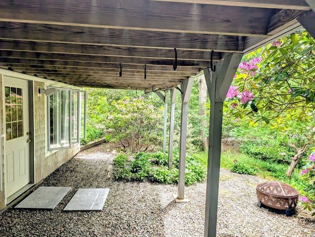 41 Halyard Ln, Mashpee, MA 02649