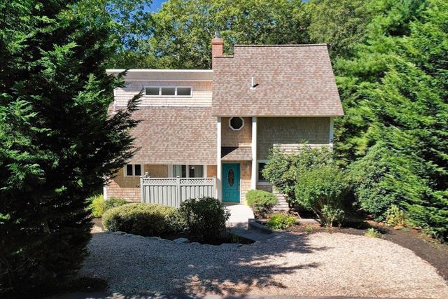 41 Halyard Ln, Mashpee, MA 02649