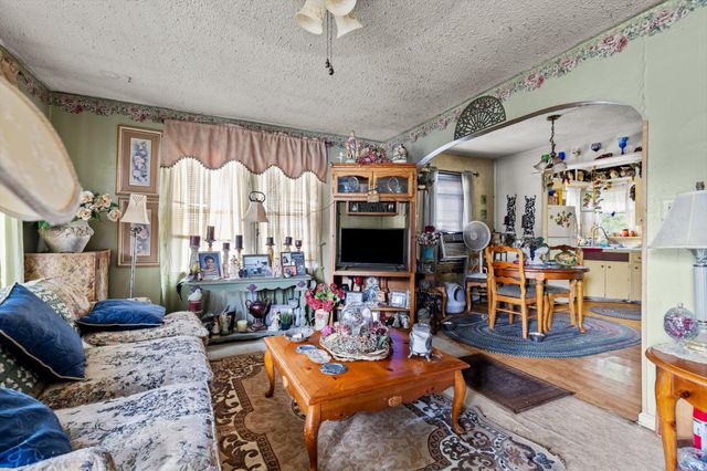 901 W Portland Street, Springfield, MO 65807