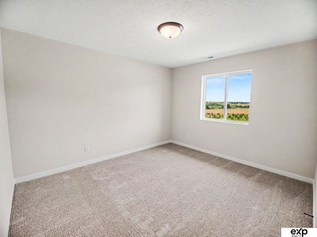 18710 Pinehurst Avenue, Omaha, NE 68136