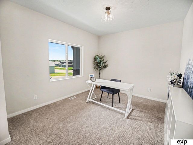 18710 Pinehurst Avenue, Omaha, NE 68136
