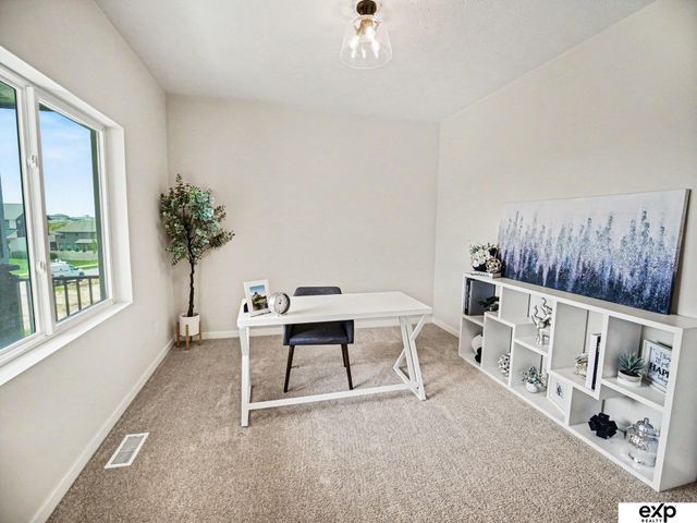 18710 Pinehurst Avenue, Omaha, NE 68136