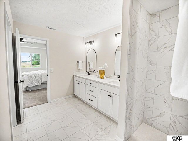 18710 Pinehurst Avenue, Omaha, NE 68136