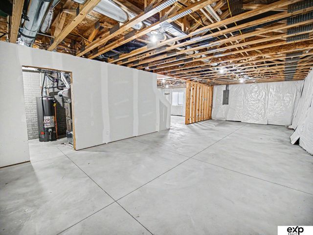 18710 Pinehurst Avenue, Omaha, NE 68136
