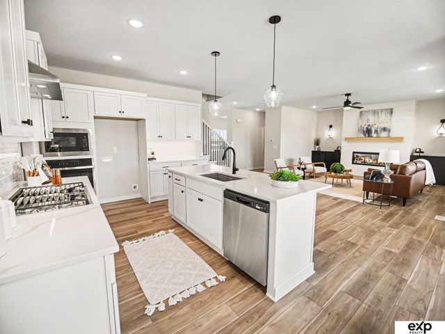 18710 Pinehurst Avenue, Omaha, NE 68136