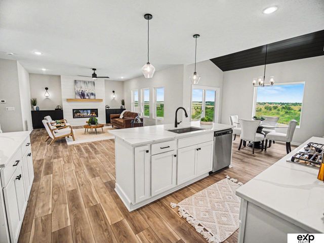 18710 Pinehurst Avenue, Omaha, NE 68136