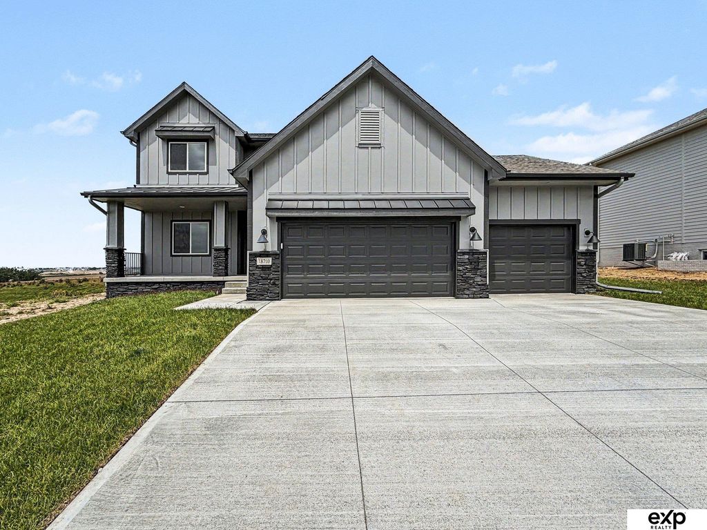 18710 Pinehurst Avenue, Omaha, NE 68136