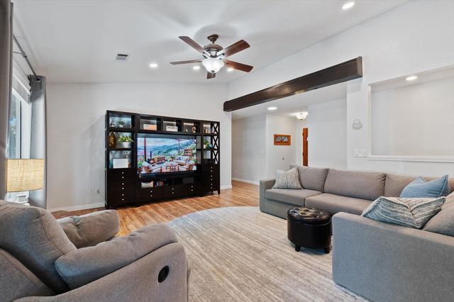 1854 Mary Lake Drive, Redding, CA 96001