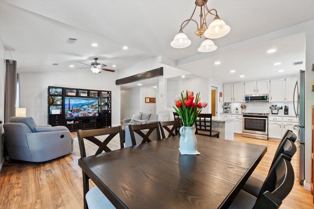 1854 Mary Lake Drive, Redding, CA 96001