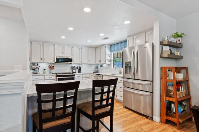 1854 Mary Lake Drive, Redding, CA 96001