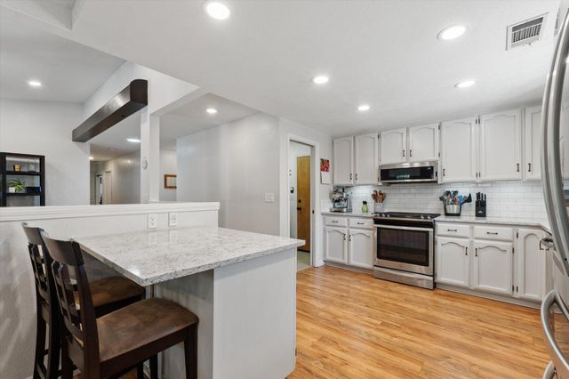 1854 Mary Lake Drive, Redding, CA 96001