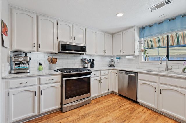 1854 Mary Lake Drive, Redding, CA 96001