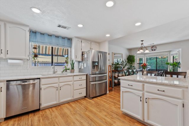 1854 Mary Lake Drive, Redding, CA 96001