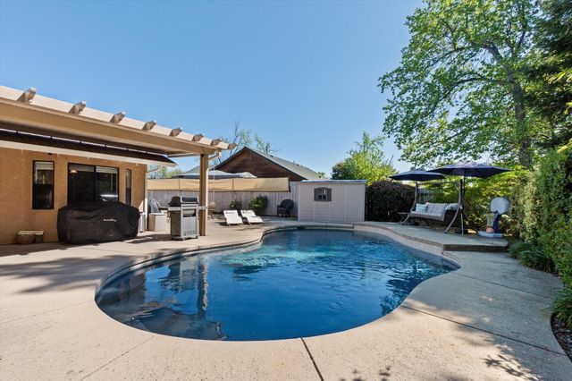 1854 Mary Lake Drive, Redding, CA 96001