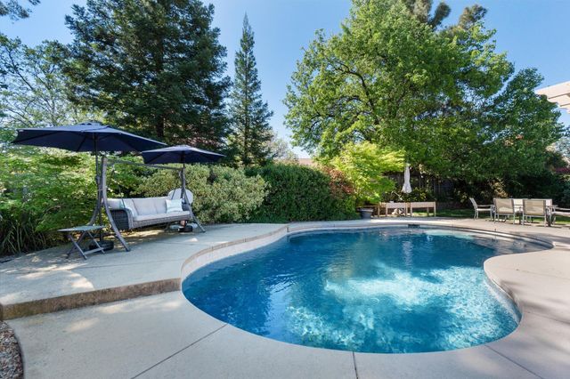 1854 Mary Lake Drive, Redding, CA 96001