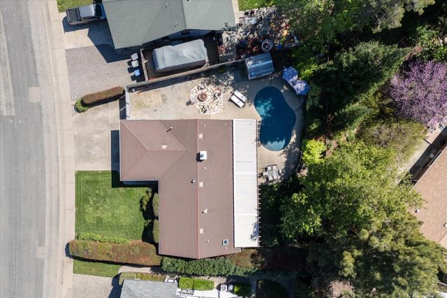 1854 Mary Lake Drive, Redding, CA 96001