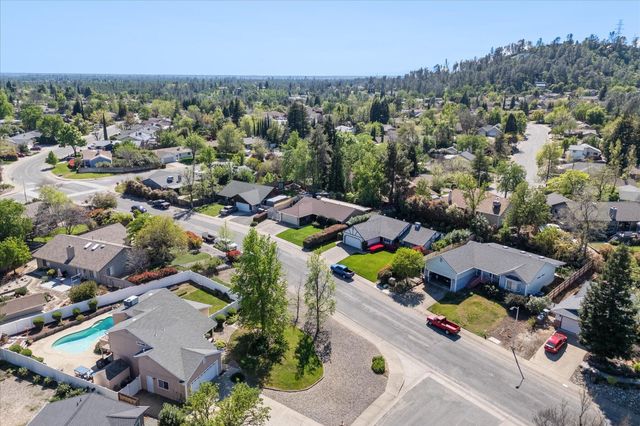 1854 Mary Lake Drive, Redding, CA 96001