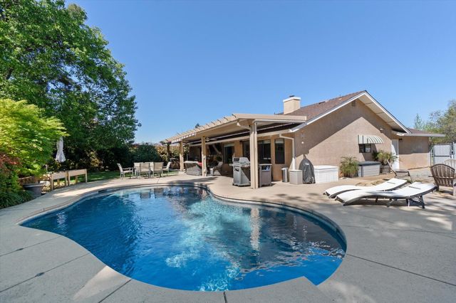 1854 Mary Lake Drive, Redding, CA 96001