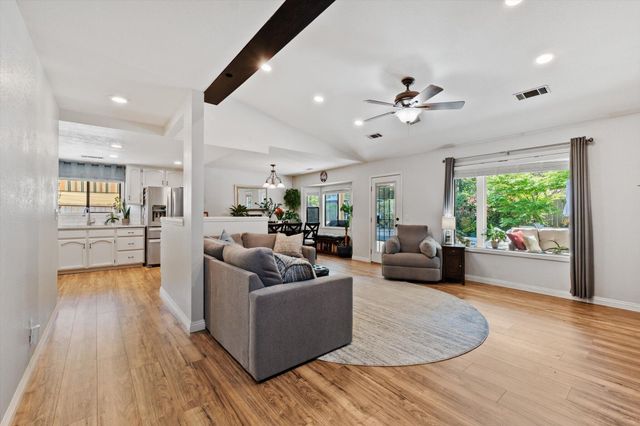 1854 Mary Lake Drive, Redding, CA 96001