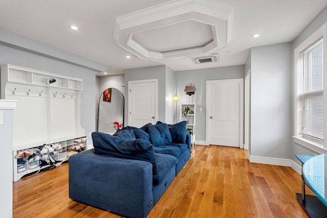 14 Farragut Ave. 1, Somerville, MA 02144