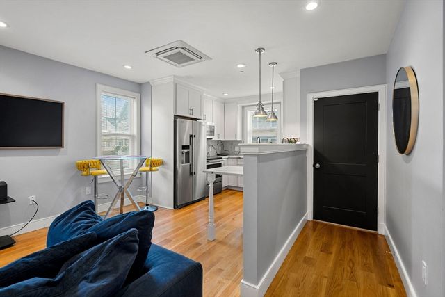 14 Farragut Ave. 1, Somerville, MA 02144