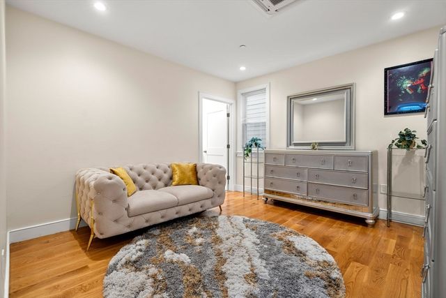 14 Farragut Ave. 1, Somerville, MA 02144