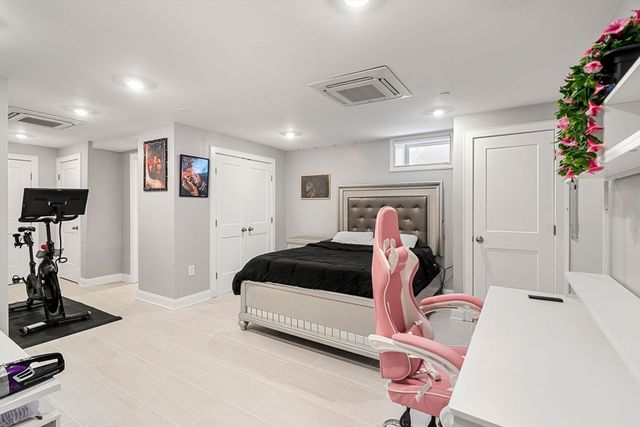 14 Farragut Ave. 1, Somerville, MA 02144