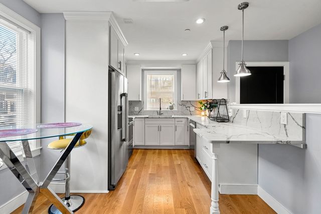 14 Farragut Ave. 1, Somerville, MA 02144