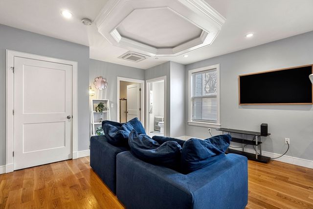 14 Farragut Ave. 1, Somerville, MA 02144