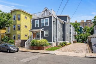 14 Farragut Ave. 1, Somerville, MA 02144