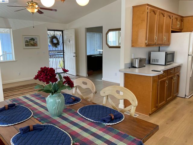 1200 W Winton Ave 204, Hayward, CA 94545