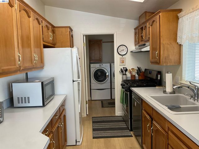 1200 W Winton Ave 204, Hayward, CA 94545