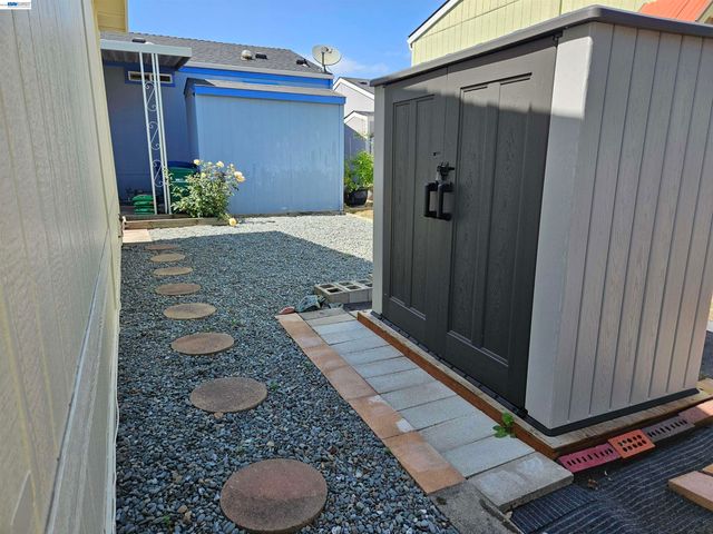 1200 W Winton Ave 204, Hayward, CA 94545