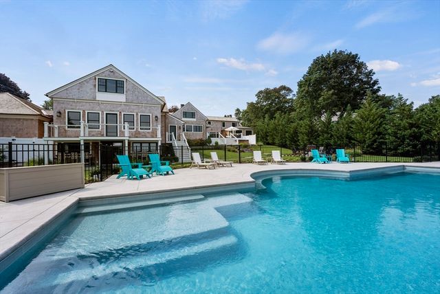 28 Warren Avenue, Plymouth, MA 02360