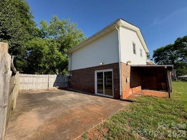 122 Wallace Street, Boonville, NC 27011