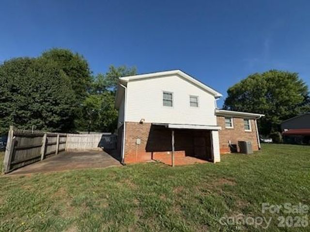 122 Wallace Street, Boonville, NC 27011