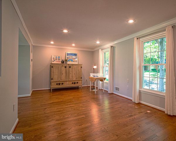 15 GROVEPOINT CT, Rockville, MD 20854