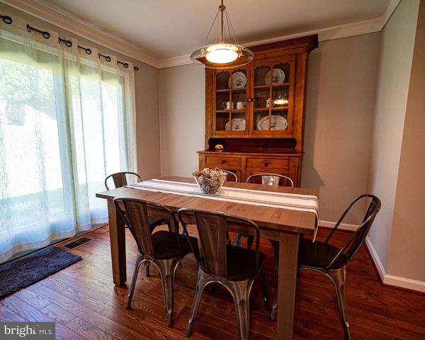 15 GROVEPOINT CT, Rockville, MD 20854