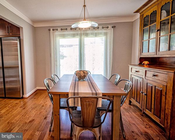 15 GROVEPOINT CT, Rockville, MD 20854