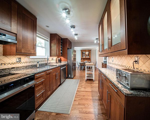 15 GROVEPOINT CT, Rockville, MD 20854