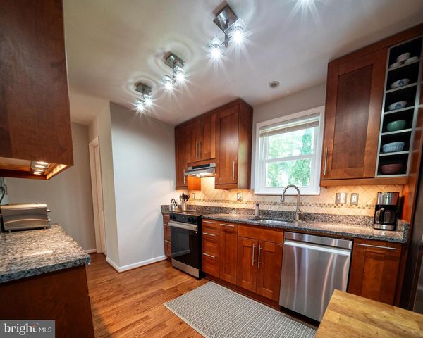 15 GROVEPOINT CT, Rockville, MD 20854