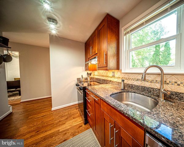 15 GROVEPOINT CT, Rockville, MD 20854