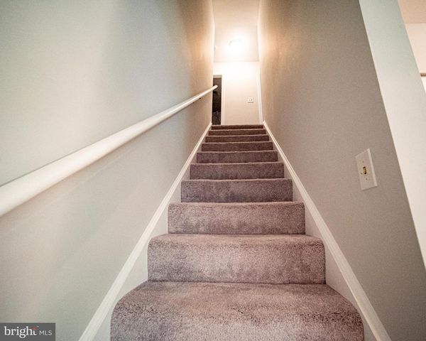 15 GROVEPOINT CT, Rockville, MD 20854