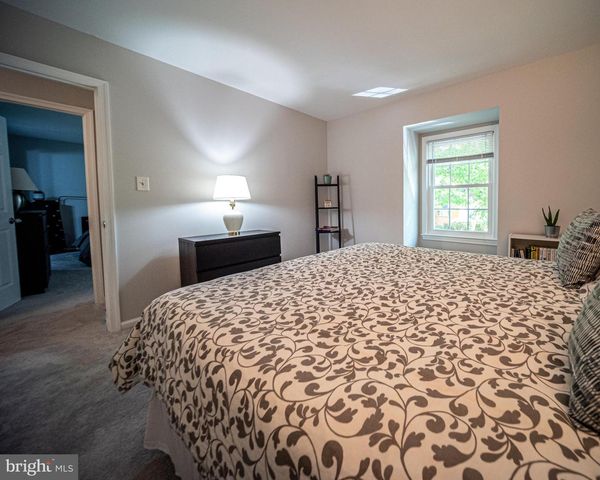 15 GROVEPOINT CT, Rockville, MD 20854
