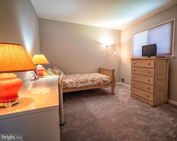 15 GROVEPOINT CT, Rockville, MD 20854