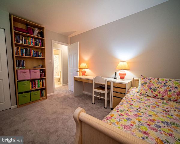 15 GROVEPOINT CT, Rockville, MD 20854
