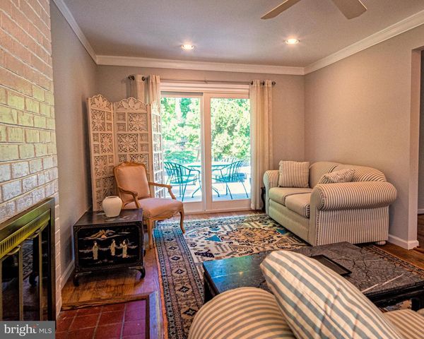 15 GROVEPOINT CT, Rockville, MD 20854
