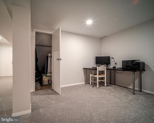 15 GROVEPOINT CT, Rockville, MD 20854