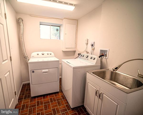 15 GROVEPOINT CT, Rockville, MD 20854